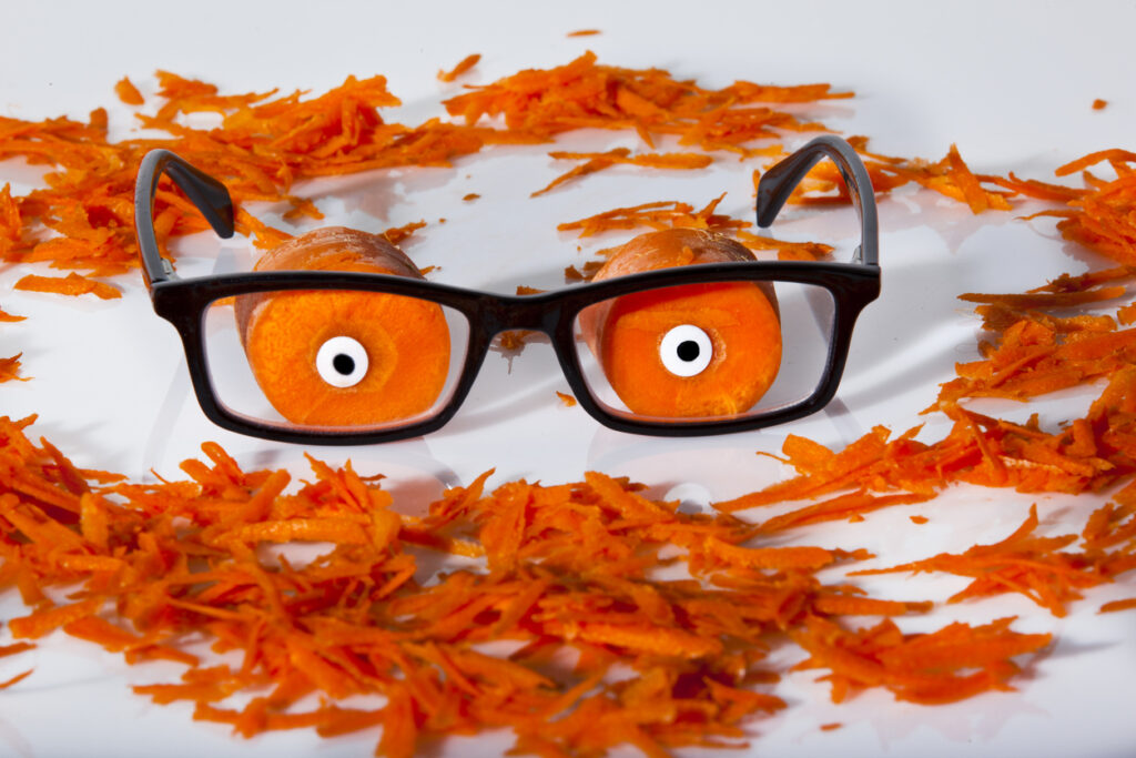 due carote con gli occhiali